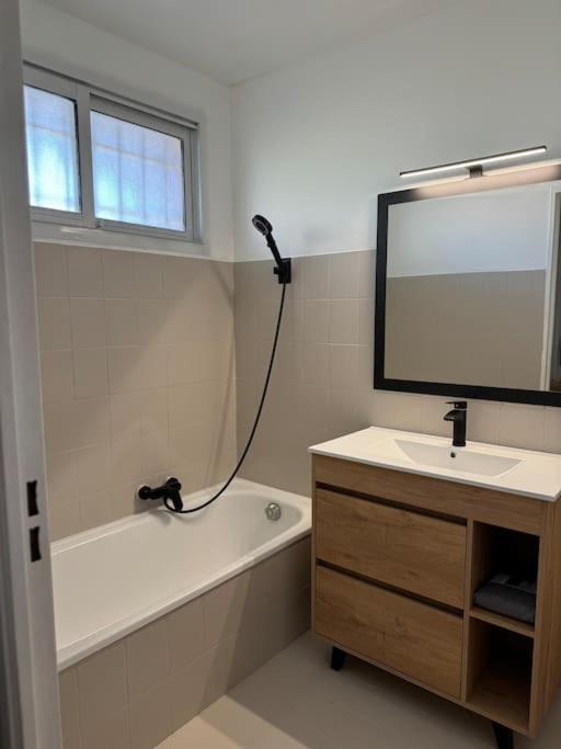 Grand 2 Pieces Pied Dans L Eau Juan Les Pins Appartement