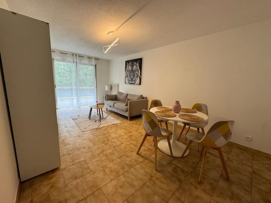 Apartment Grand 2 Pieces Pied Dans L Eau Juan Les Pins Antibes